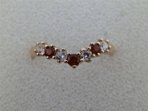 Stunning solid 9 ct gold wishbone ring - weight 1.20 g.