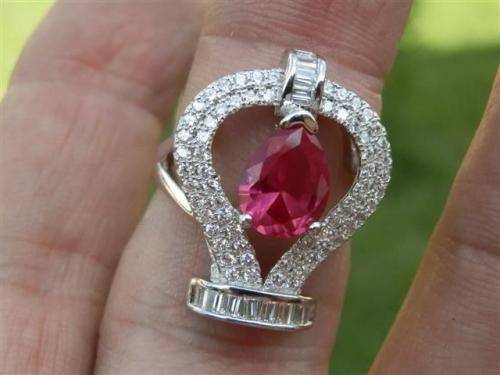 Fascinating solid sterling silver ruby ring - weight 4.72 g.