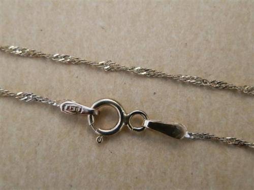 Charming solid 9 ct gold bracelet