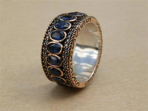 Awesome sterling silver blue sapphire ring - weight 9.77 g.