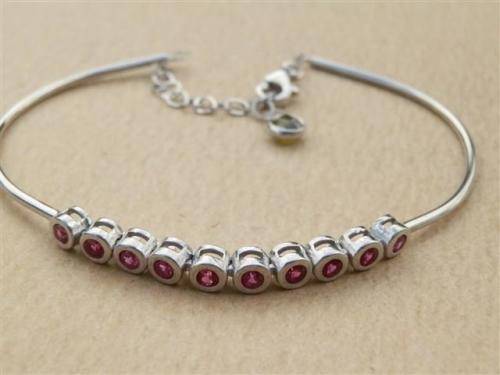 Smashing solid sterling silver ruby bracelet - weight 4.32 g.