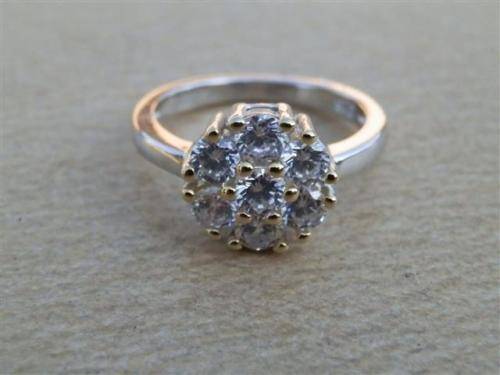 Elegant solid sterling silver cluster ring with yellow gold accent - weight 3.68 g.
