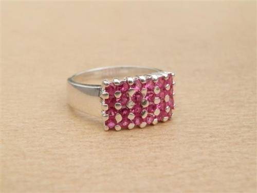 Exquisite solid sterling silver ruby ring - weight 4.69 g.