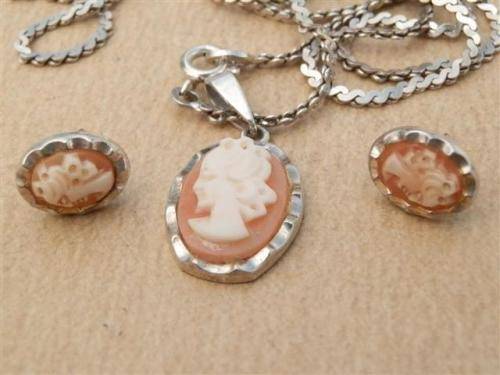 Spectacular solid sterling silver vintage cameo pendant and earring set - weight 10.49 g.