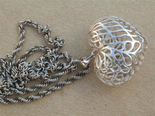 Awesome heavy solid sterling silver rope chain and a large filigree heart pendant - weight 21.94 g.