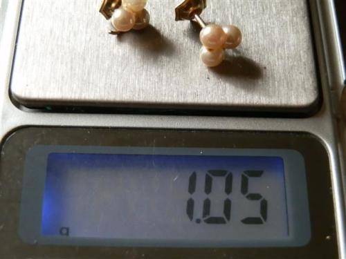 Lovely antique 9 ct gold real sea pearl earrings.
