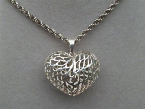Awesome heavy solid sterling silver rope chain and a large filigree heart pendant - weight 21.94 g.