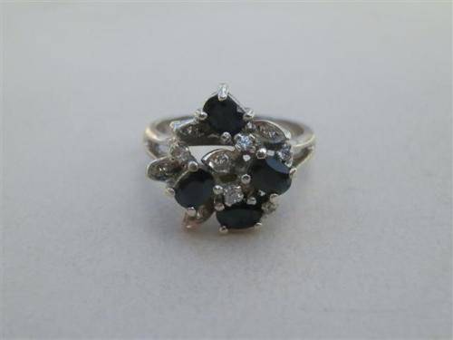 Magnificent solid sterling silver blue sapphire cluster ring - weight 4.6 g