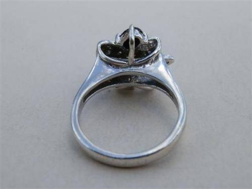 Magnificent solid sterling silver blue sapphire cluster ring - weight 4.6 g