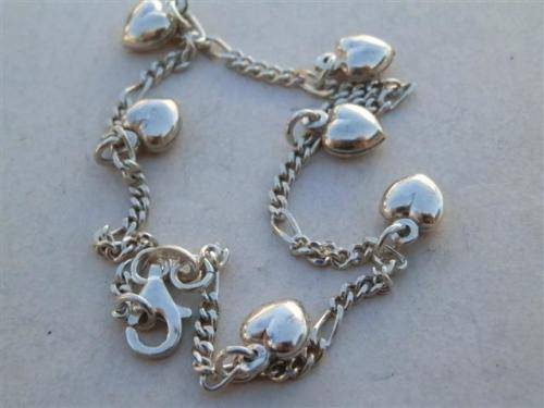 Marvelous solid sterling silver hearts bracelet - weight 4.5 g.