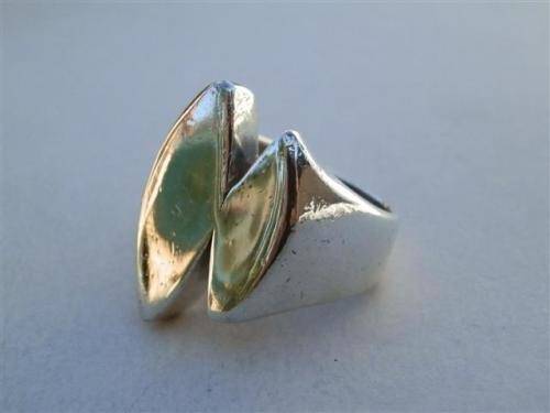 Astonishing heavy solid sterling silver ring - weight 12.2 g.