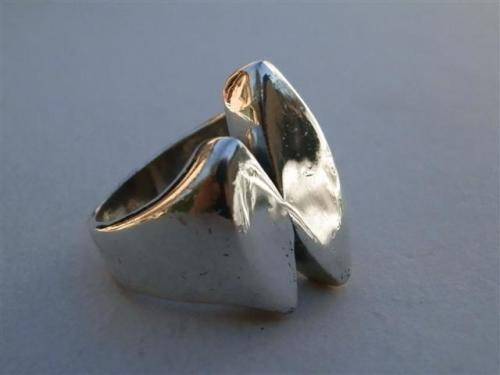 Astonishing heavy solid sterling silver ring - weight 12.2 g.