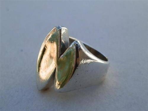 Astonishing heavy solid sterling silver ring - weight 12.2 g.