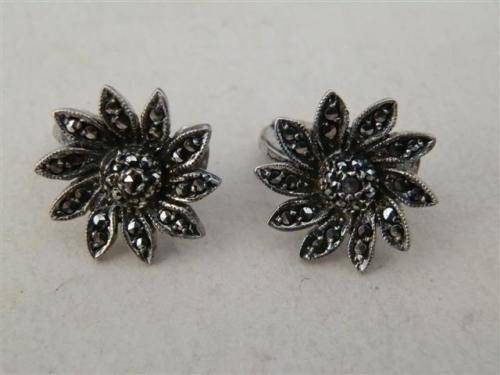 Stunning vintage solid sterling silver clip-on earrings - weight 3.9 g.