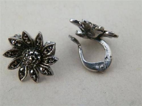 Stunning vintage solid sterling silver clip-on earrings - weight 3.9 g.