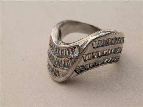 Smashing sol;id sterling silver ring - weight 6.3 g.