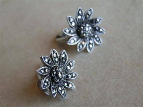 Stunning vintage solid sterling silver clip-on earrings - weight 3.9 g.