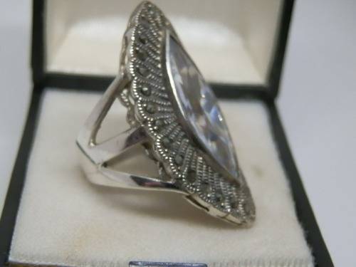 Fabulous vintage heavy solid sterling silver ring - weight 10.2 g.