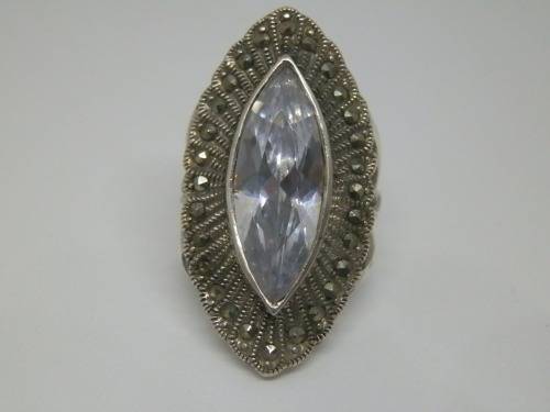 Fabulous vintage heavy solid sterling silver ring - weight 10.2 g.