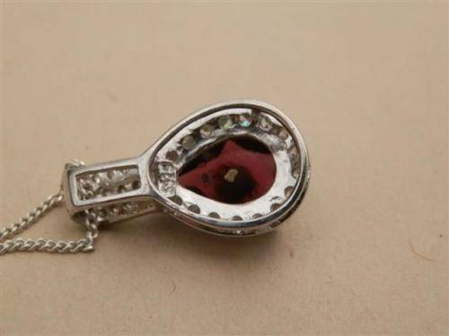 Astonishing solid 9 ct gold and sterling silver natural amethyst pendant and chain - weight 3.30 g.