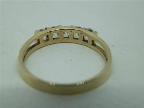 Fabulous solid 9 ct yellow gold ring - weight 2-22 g