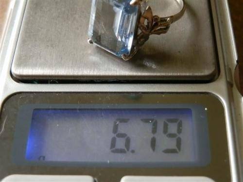 Spectacular Vintage Solid 9 ct Gold Ring - weight 6.79 g.