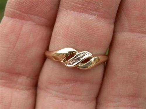 Awesome solid 9 ct natural diamond ring