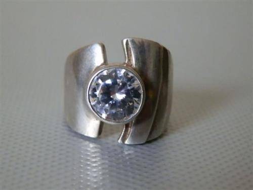 Magnificent Solid Sterling Silver Ring with Clear Stone - weight 11.2 g