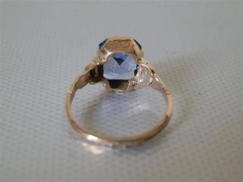 Gorgeous Vintage 9 ct Solid Gold Ring