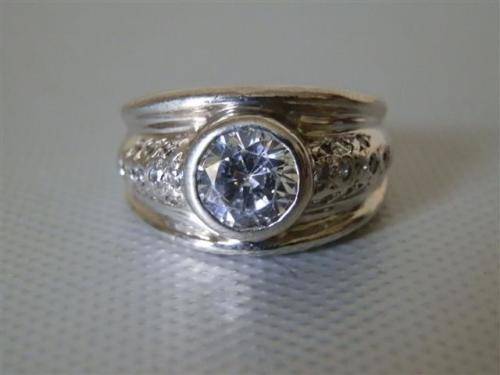 Fabulous Solid Sterling Silver Ring - weight 8.4 g