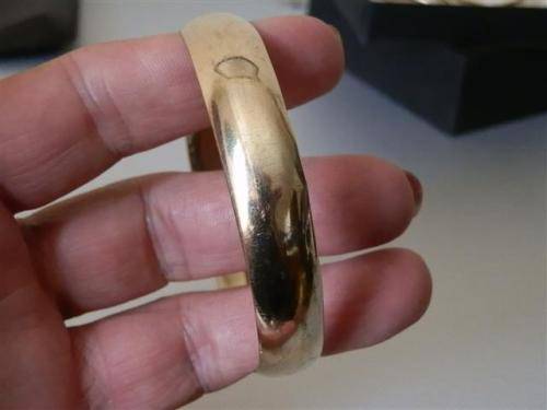 Magnificent Solid 9 ct Yellow Gold Bangle - weight 14.4 g (1)