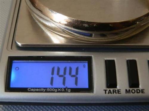 Magnificent Solid 9 ct Yellow Gold Bangle - weight 14.4 g (1)