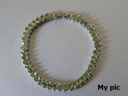 Earth Mined 11 ct Peridot Bracelet in Solid 925 Silver, 14 ct White Gold - weight 18.38 g.