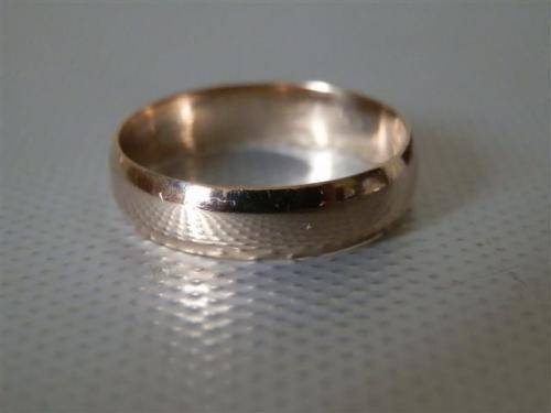 SALE!!  Solid 9 ct Gold Ring