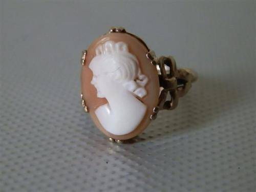 Marvelous Antique Solid 9 ct Gold Cameo Ring - weight 3 g