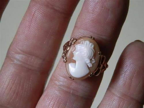 Marvelous Antique Solid 9 ct Gold Cameo Ring - weight 3 g