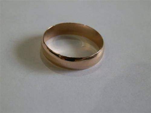 SALE!!  Solid 9 ct Gold Ring