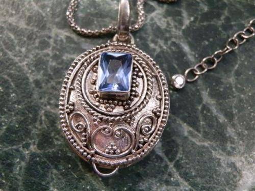 Vintage Sterling Silver Box Locket Pendant and Chain - weight 9.9 g