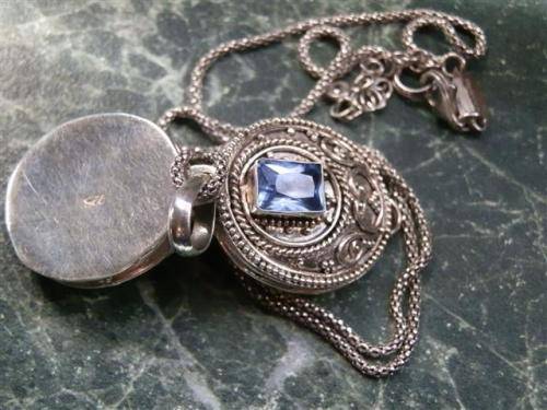 Vintage Sterling Silver Box Locket Pendant and Chain - weight 9.9 g