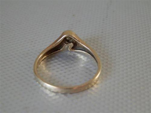 9 ct Yellow Gold Diamond Ring