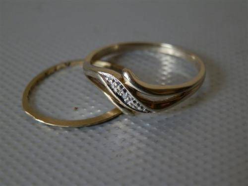 18 ct Yellow Gold Ring & 9 ct Yellow Gold Diamond Ring Lot