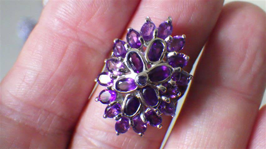 Spectacular Sterling Silver Amethyst Cluster Ring - weight 6.7 g