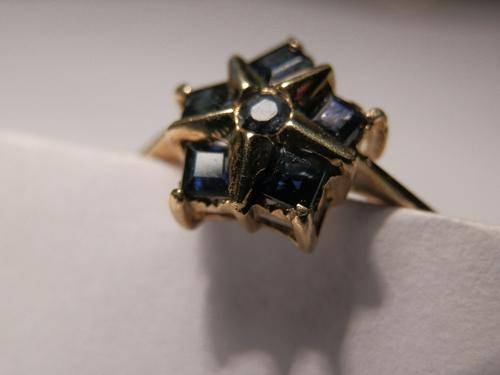 9ct Gold & blue sapphire ring