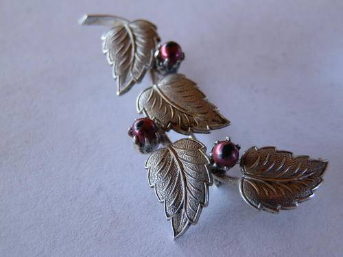 Vintage silver brooch - shipping R40 insured