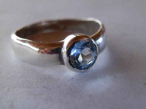 Sterling silver blue topaz ring - shipping R40 insured