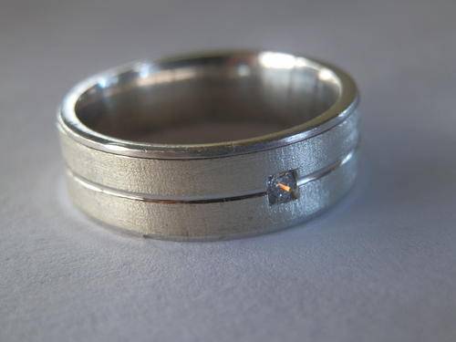 Heavy (9.2 gram) sterling silver ring - shipping R40 insured