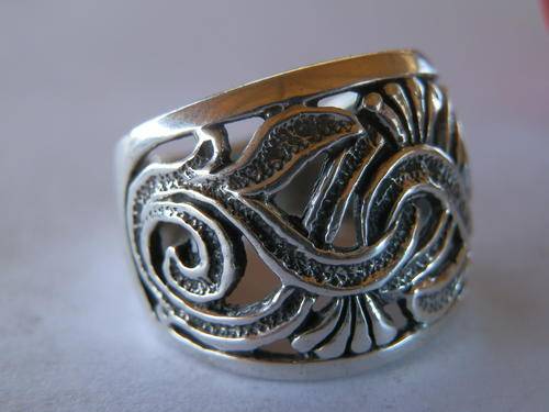 Sterling silver ring (1) - shipping R40 insured