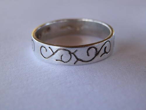 Vintage sterling silver ring - shipping R40 insurance included
