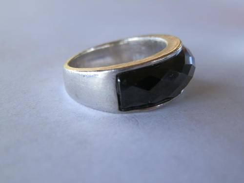 Sterling silver black stone ring - shipping R40 insured
