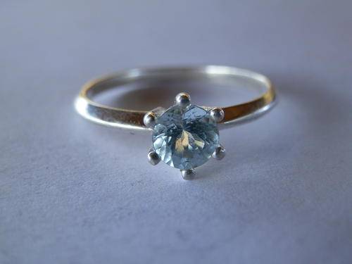 Sterling silver blue topaz ring - shipping R40 insured